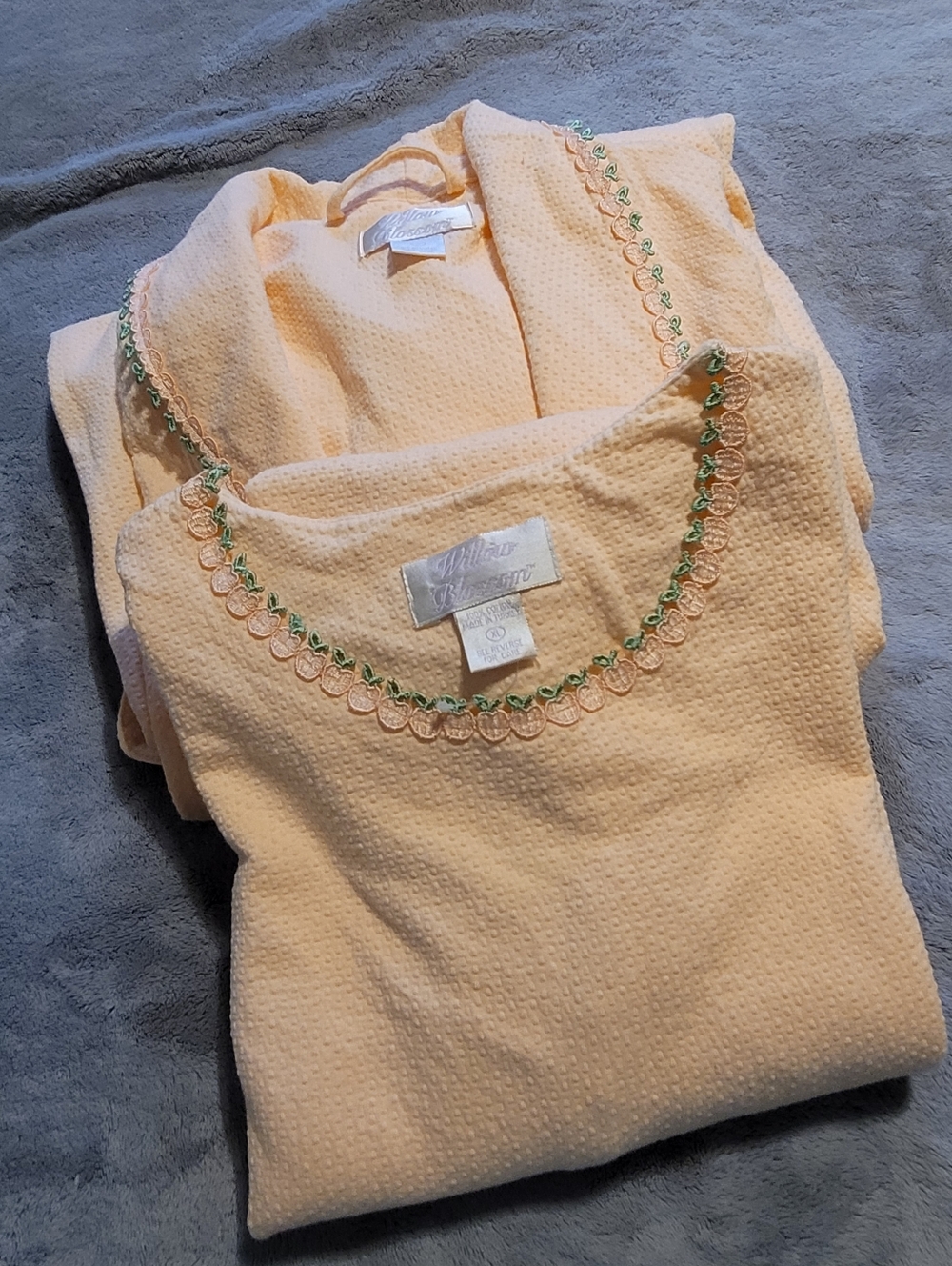 Willow Blossom Vnt Ladies SS XL Nightgown And LS L Robe Peach Apple Trim Euc